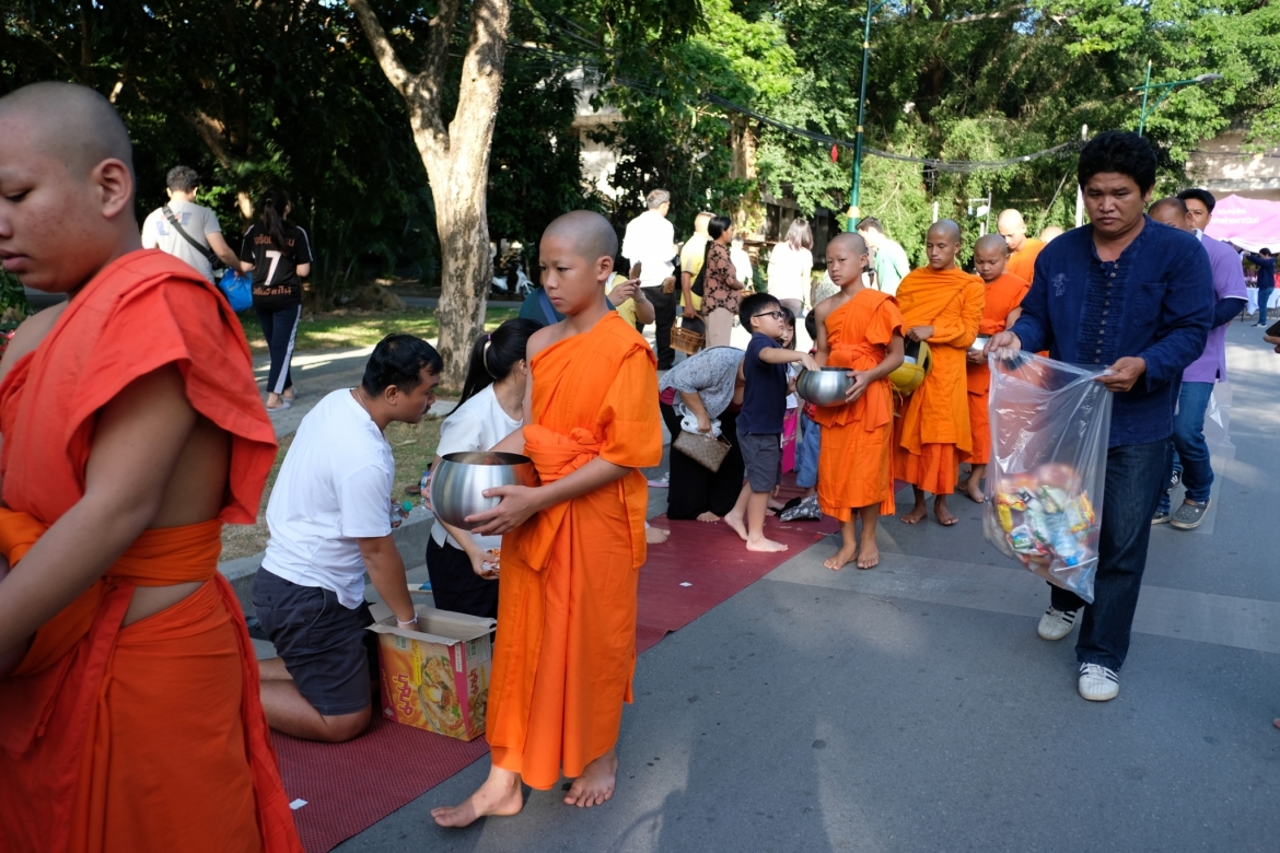 ร่วมพิธีทำบุญเนื่องในวันอาสาฬหบูชา และเข้าพรรษา ประจำปี 2562